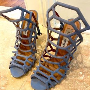 Beautiful blue Steve Madden high heeled shoes!